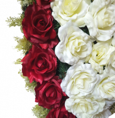 Krásný smútočný veniec "Srdce" z umelých ruží 55cm x 55cm