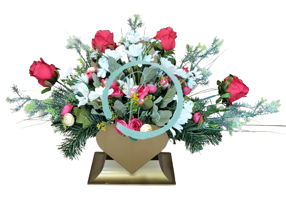 Krásny smuteční aranžmán ve tvaru srdce betonka exclusive umělé kopretiny, růže, kamélie a doplňky 70cm x 28cm x 35cm