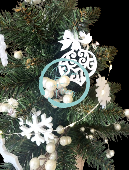 Umjetno božićno drvce ukrašeno božićnim ukrasima i lampicama 42cm