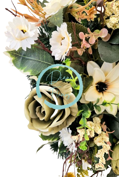 Věnec umělé růže, pivoňky, kopretiny, clematis a doplňky 50cm AS992