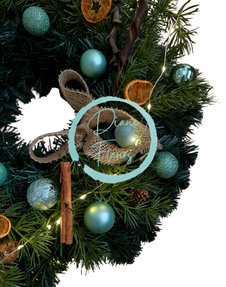 Luxuriöser Kunstkranz exklusiv dekoriert mit Weihnachtskugeln, Lichtern, Trockenfrüchten und Accessoires 65cm