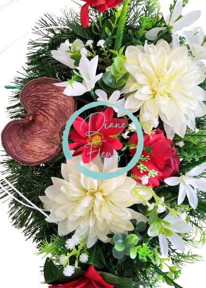 Composizione funebre in cemento con rose artificiali, dalie, margherite e accessori 60 cm x 30 cm x 20 cm AS742