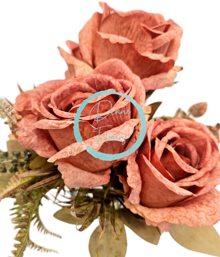 Изкуствен букет от рози и аксесоари 46 см кафяв