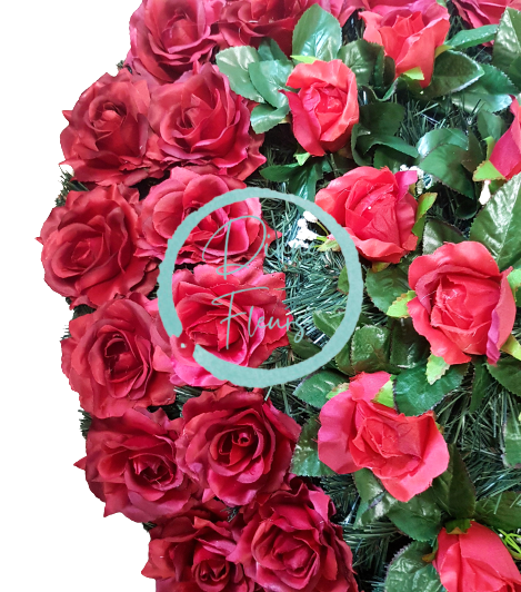 Wianek żałobny "Serce" wykonany ze sztucznych róż 80cm x 80cm w kolorze czerwonym