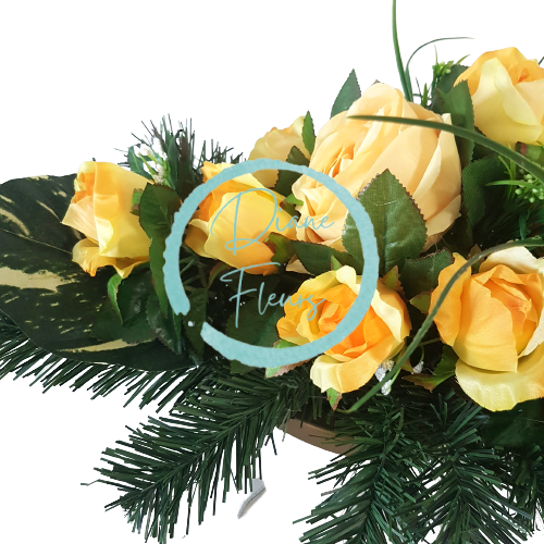 Красива траурна аранжировка от бетонни изкуствени рози и аксесоари 53см x 27см x 23см жълти AS325