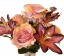 Šopek vrtnic, marjetic in lilij x7 vijolična, roza 44cm umetno