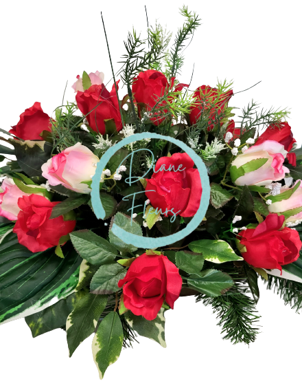 Krásný smútočný aranžmán betonka umelé ruže, doplnky a stuha 77cm x 33cm x 40cm červená, ružová