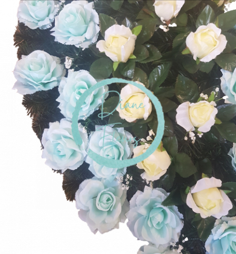 Wianek żałobny "Serce" ze sztucznych róż i orchidei 80cm x 80cm turkusowo-kremowy