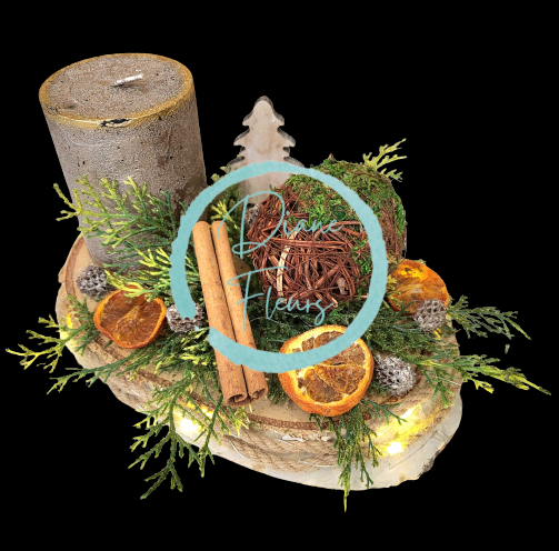 Božićna adventska kompozicija sa svijećom, božićnim lampicama, suhim voćem i dodacima 24cm x 16cm x 11cm