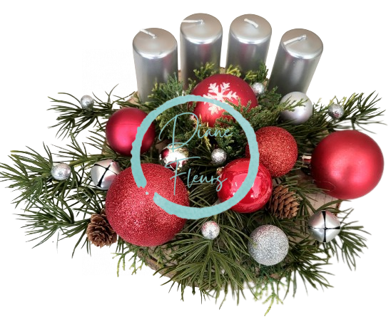 Božićna adventska kompozicija sa svijećama, božićnim kuglicama i borovima 26cm x 10cm