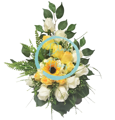 Aranžmán betonka s čečinou zdobená umelou slnečnicou a ružami 35cm x 25cm x 40cm