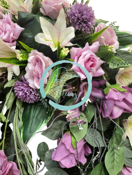 Smuteční věnec borovicový Exclusive Růže & Gladioly a Lilie & Doplňky 85cm AS454