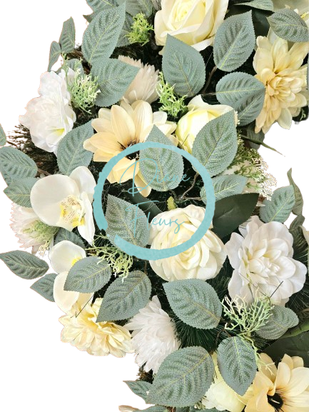 Temetési fenyőkoszorú Exkluzív rózsák, krizantém, dáliák, clematis és kiegészítők 80cm