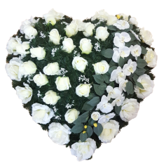 Temetési koszorú "szív" műrózsák és orchideák 80cm x 80 cm fehér és krém