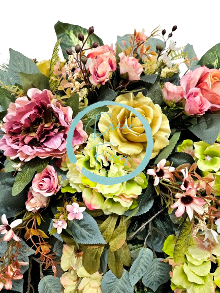 Luxusný smútočný veniec borovicový exclusive pivonky, ruže, delphinium ostrôžka, hortenzie a doplnky 90cm
