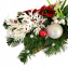 Smútočný aranžmán betonka umelé poinsettie, bobule, vianočné gule a doplnky 50cm x 28cm x 28cm