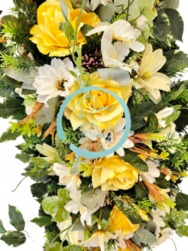 Pogrebni vijenac od umjetnih ruža, gerbera, clematisa i dodaci 150cm x 50cm