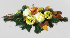 Arrangement mit künstlichen Chrysanthemen & Rosen & Zubehör 60cm x 25cm x 15cm