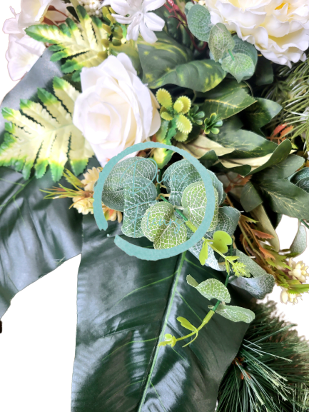 Luxusný smútočný veniec borovicový exclusive ruže, pivonky, ľalie, hortenzie, eukalyptus a doplnky 80cm x 90cm