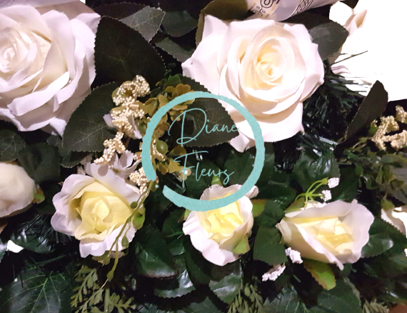 Nádherný smútočný veniec s umelými ružami a kalami 100cm x 60cm krémová, zelená