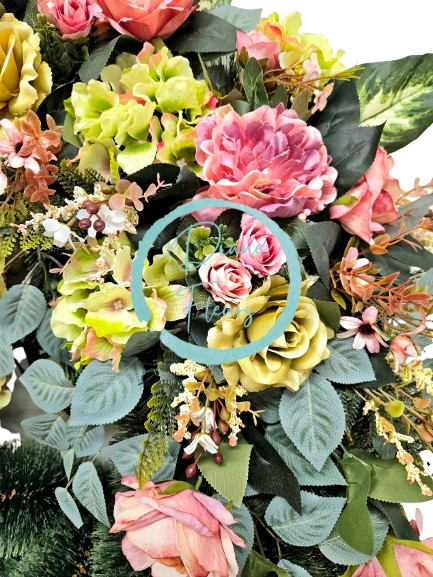 Luxusný smútočný veniec borovicový exclusive pivonky, ruže, delphinium ostrôžka, hortenzie a doplnky 90cm