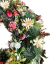 Luxusný smútočný veniec borovicový exclusive ranunculus, margarétky, chryzantémy, drobné kvietky, chmeľ a doplnky 80cm