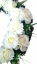 Wianek żałobny "Serce" wykonany ze sztucznych róż i dodatków kremowy 70cm x 70cm