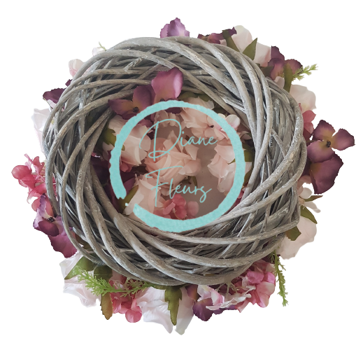 Prútený veniec ozdobený umelými ružami a hortenziami Ø 30cm