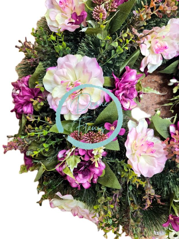 Погребален вец от борови далии и аксесоари 65 см AS1053