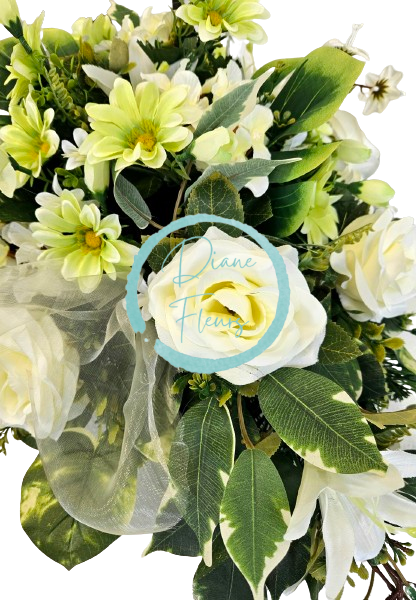 Velik žalni aranžma umetne marjetice, vrtnice, hortenzije in dodatki 100cm x 50cm x 30cm