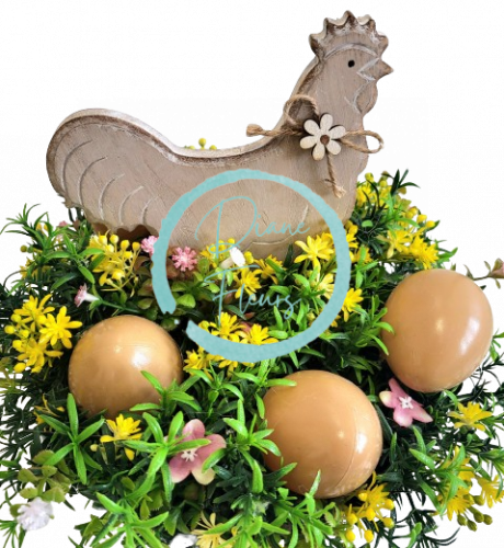 Veľkonočná dekorácia na stôl Sliepočka s vajíčkami a doplnkami 24cm x 24cm