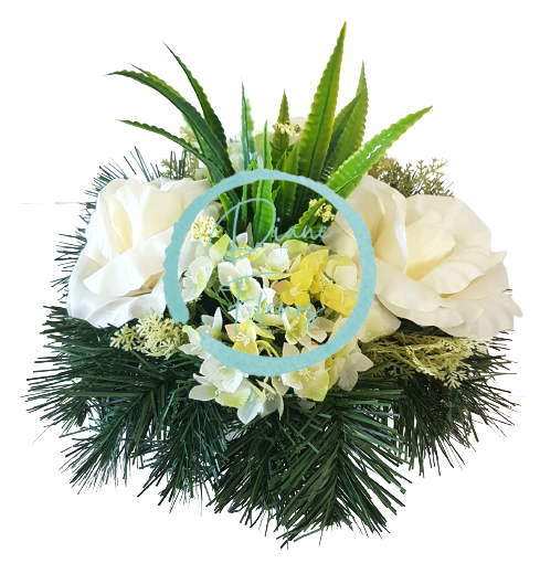 Траурна аранжировка от бетон, изкуствени рози, хортензии и аксесоари 28см x 22см AS373