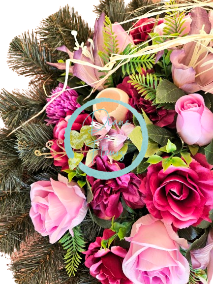 Luxusní umělý věnec Exclusive růže, lilie, chryzantémy a doplňky 70cm AS959