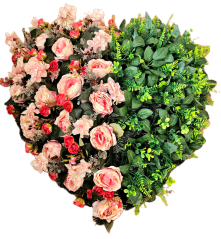 Mű szív alakú koszorú pünkösdi rózsákkal és kiegészítőkkel 80cm x 80cm rózsaszín, piros, zöld AS1063