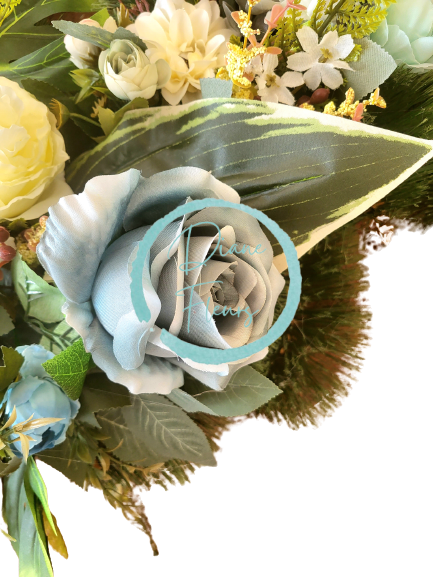 Luxusný smútočný veniec borovicový exclusive ruže, pivonky, kamélie, gerbery, monstera a doplnky 70cm x 80cm