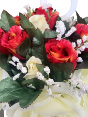 Umelé ruže so srdiečkom v kvetináči 28cm x 28cm