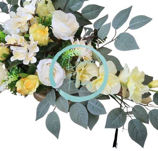 Piękna Kompozycja  żałobna ekskluzywne sztuczne róże, hortensje, mieczyki i dodatki 100cm x 65cm