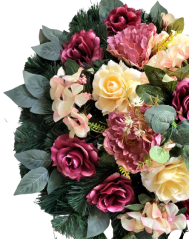 Coroana cu trandafiri artificiali, bujori, hortensii și accesorii Ø 55cm