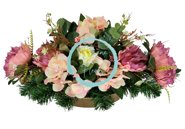 Бетонен аранжировка от изкуствени рози, божури, хортензии и аксесоари 50см x 30см x 22см AS514