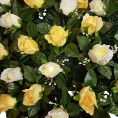 Coroana funerara „Inimă” din trandafiri 80cm x 80cm galben & bej flori artificiale