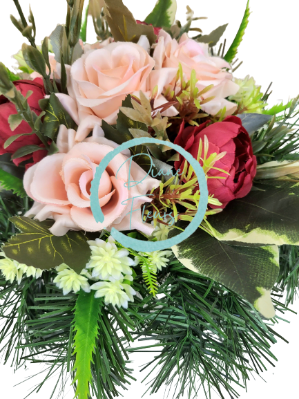 Траурна аранжировка от бетон, изкуствени божури, рози и аксесоари 30см x 18см AS553