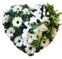 Temetési koszorú "szív" rózsák és clematis 60cm x 60cm krém, fehér