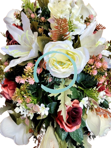 Krásný smútočný umelý veniec ruže, ľalie a doplnky 70cm x 40cm x 25cm