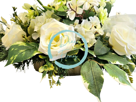 Velik žalni aranžma umetne marjetice, vrtnice, hortenzije in dodatki 100cm x 50cm x 30cm