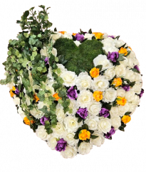 Coroana funerara „Inimă” din trandafiri si cu inima de muschi 80cm x 80cm