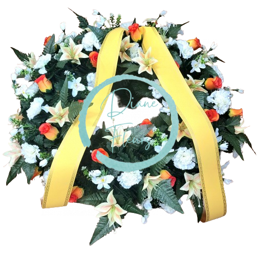 Coroană artificială de pin decorată cu trandafiri artificiali, garoafe, crini și accesorii 75cm