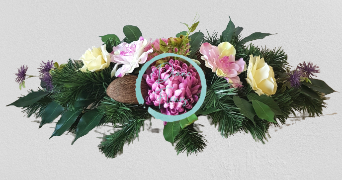 Бетонен букет от изкуствени далии, хризантеми и аксесоари 60 см x 25 см x 15 см AS234