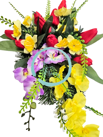 Composizione in cemento di tulipani artificiali, narcisi, orchidee e accessori 55 cm x 36 cm x 18 cm AS972