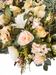 Žalni borov venec ekskluzivne vrtnice, potonike, gladiole gladiole in dodatki 70cm x 80cm