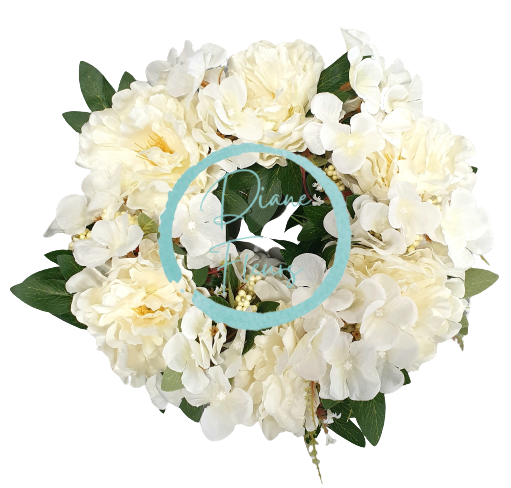 Prútený veniec ozdobený umelými pivonkami a hortenziami Ø 30cm